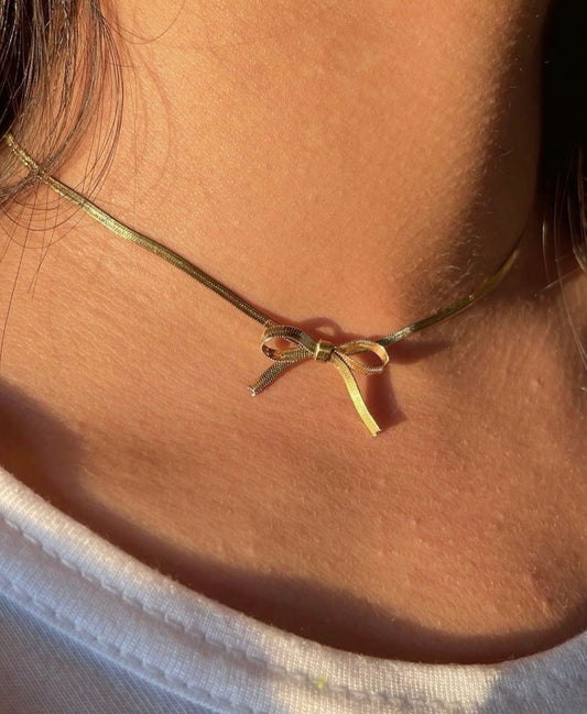 Mia bow choker