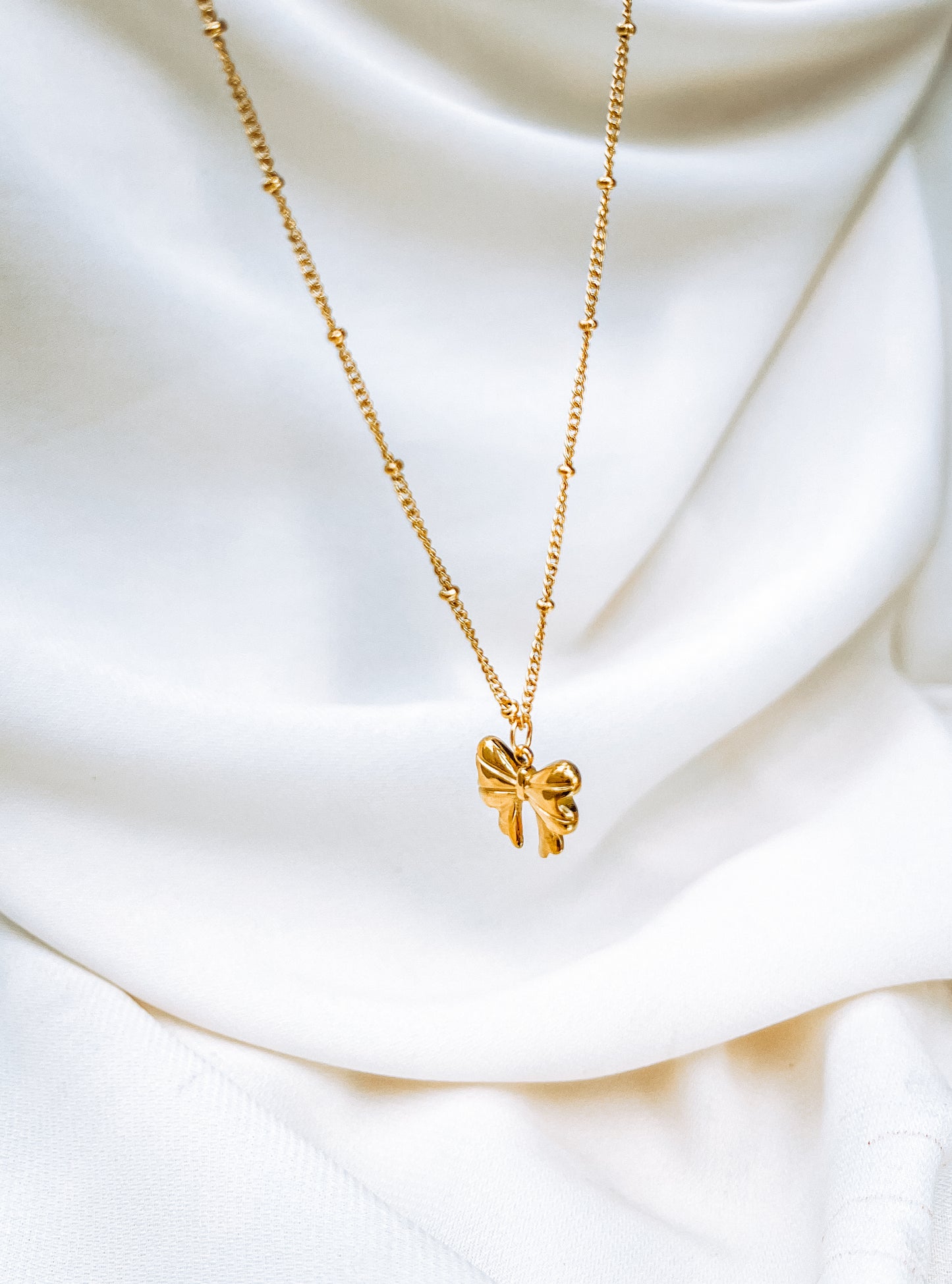 Vintage Aliya bow necklace and earring set