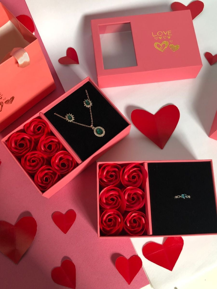Pink roses unisex gift box + gift bag