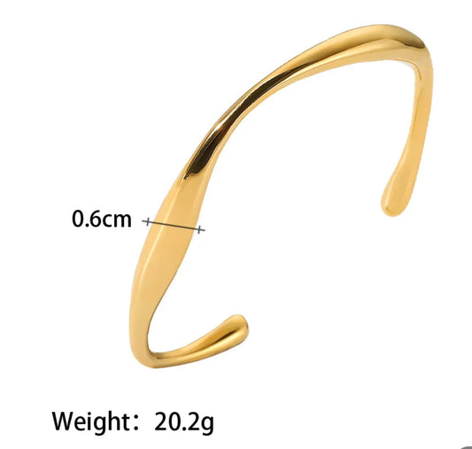 Omerta irregular cuff