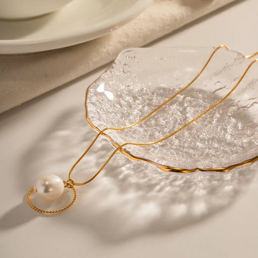 Valencia pearl necklace