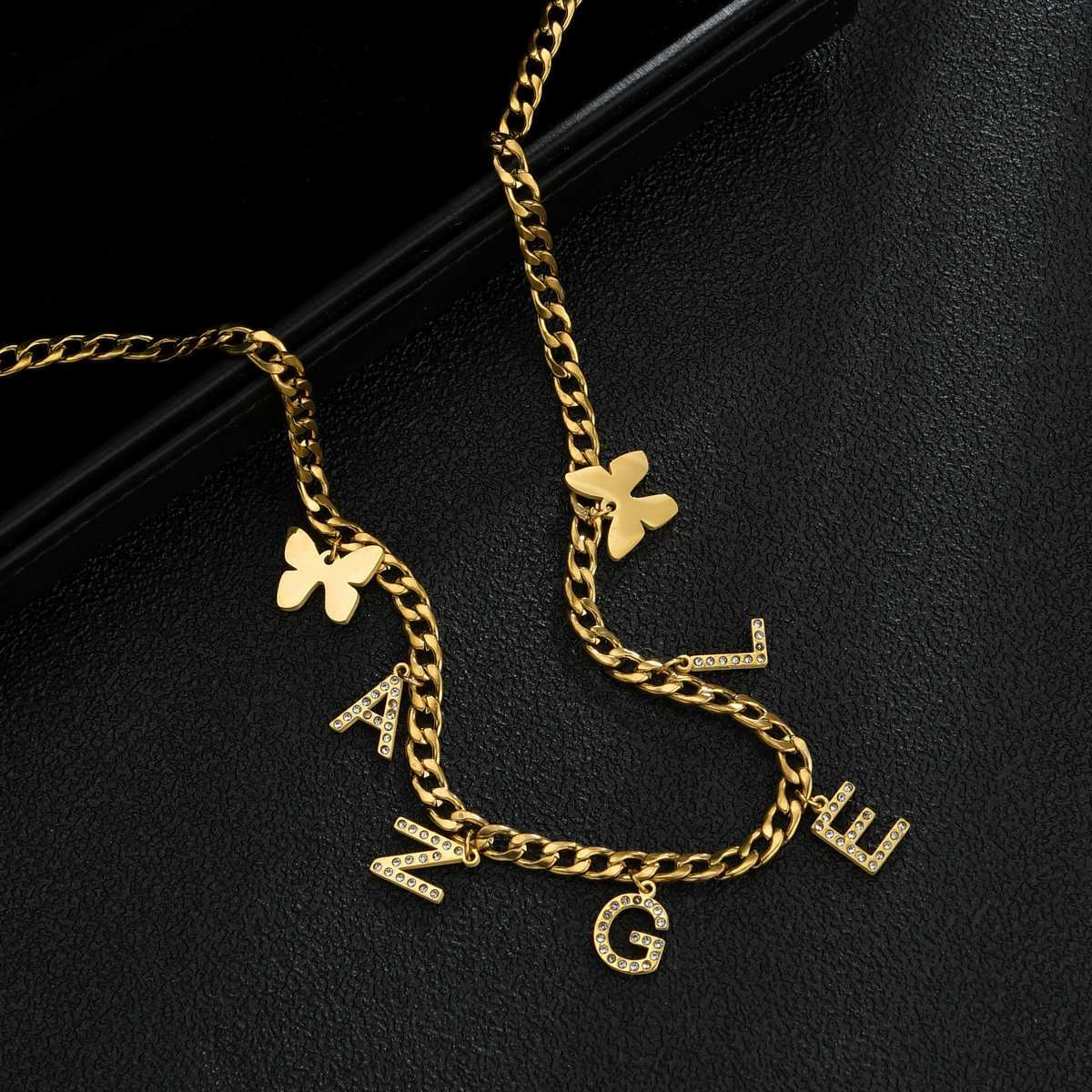 Colliers de lettres pavés personnalisés, pendentif en acier inoxydable avec lettres et chiffres, diamant et papillon, bijoux uniques pour femmes et filles, cadeaux