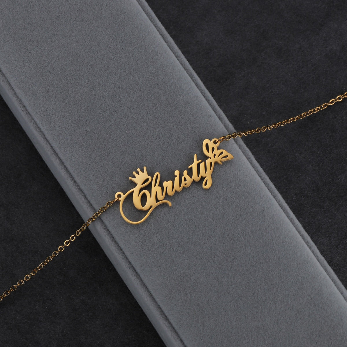 Collier avec nom personnalisé, pendentifs avec plaque nominative, couronne et papillon