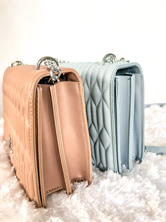 Compact shoulder bag