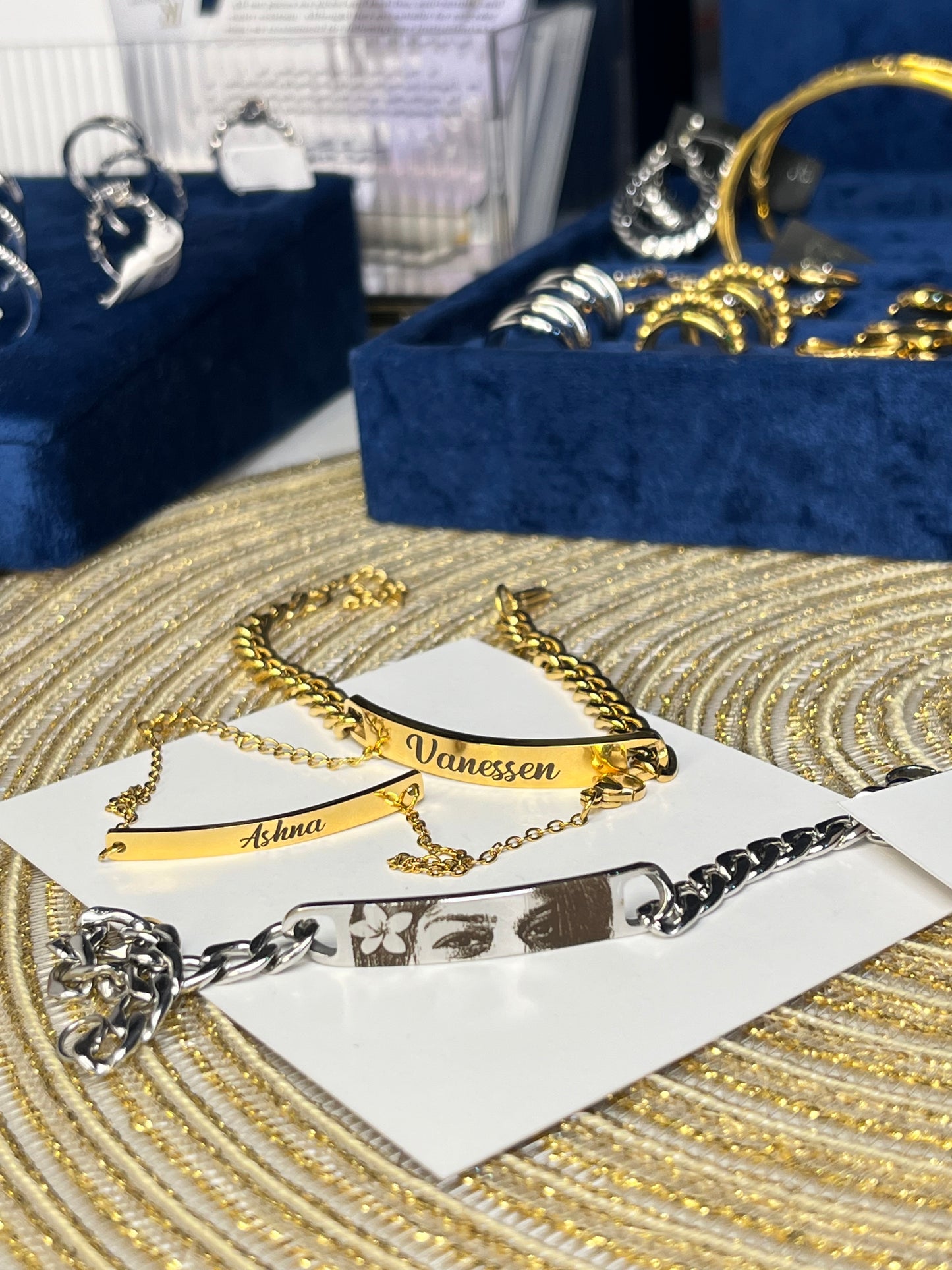 Eyes engrave bracelet