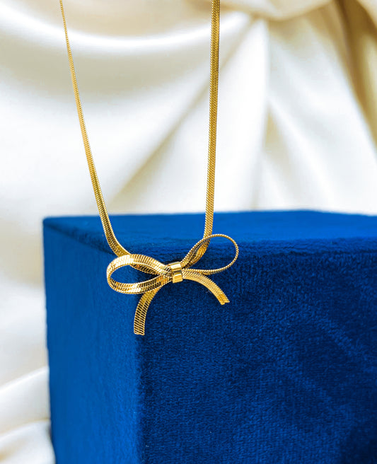 Dainty coquet necklace & earrings set