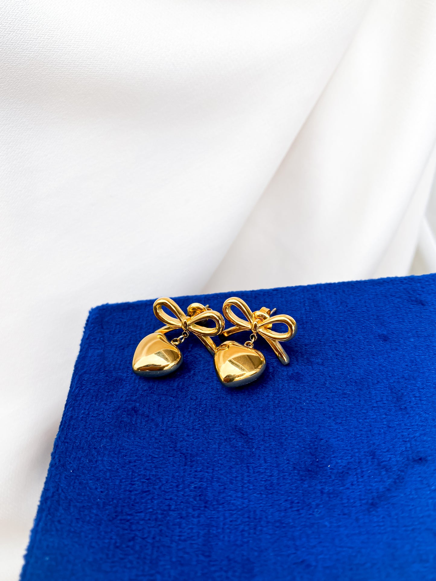 Aliya bow heart earrings