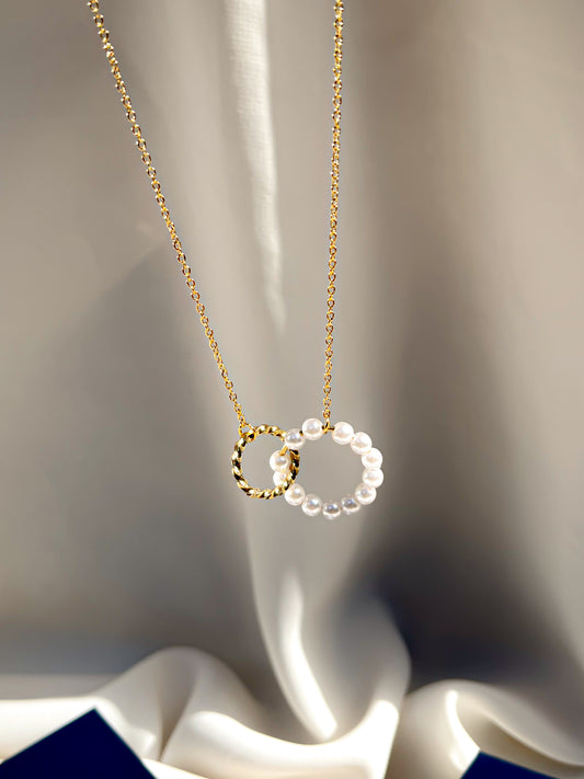 Collier de perles entrelacées