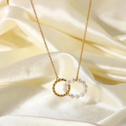 Collier de perles entrelacées