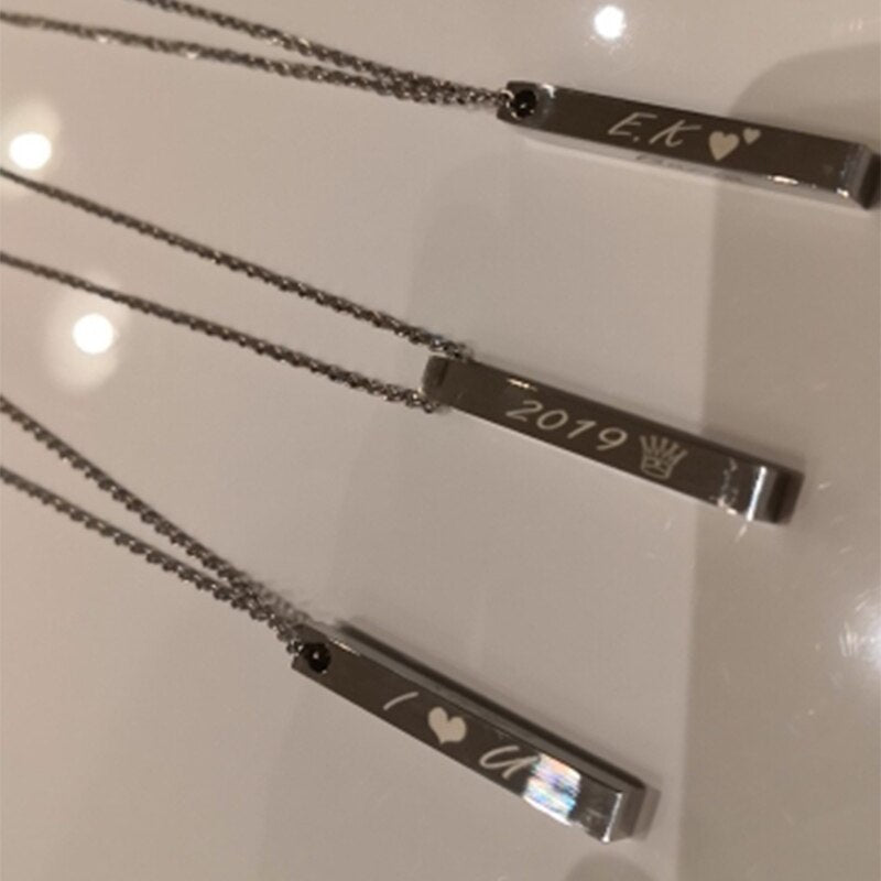 Collier Barre Verticale Gravé