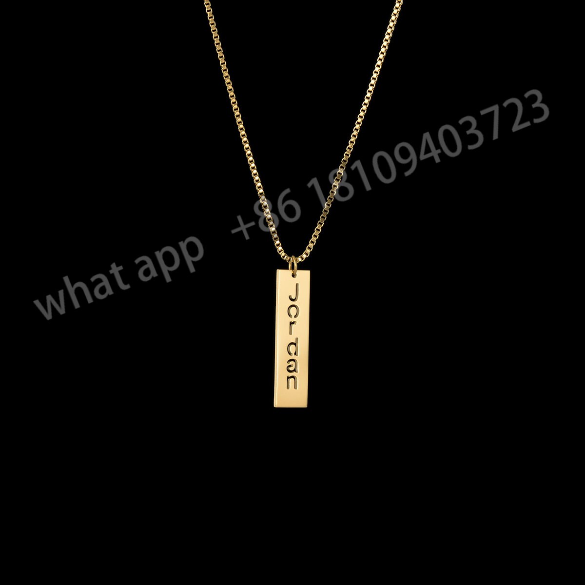 Collier carré avec nom personnalisé