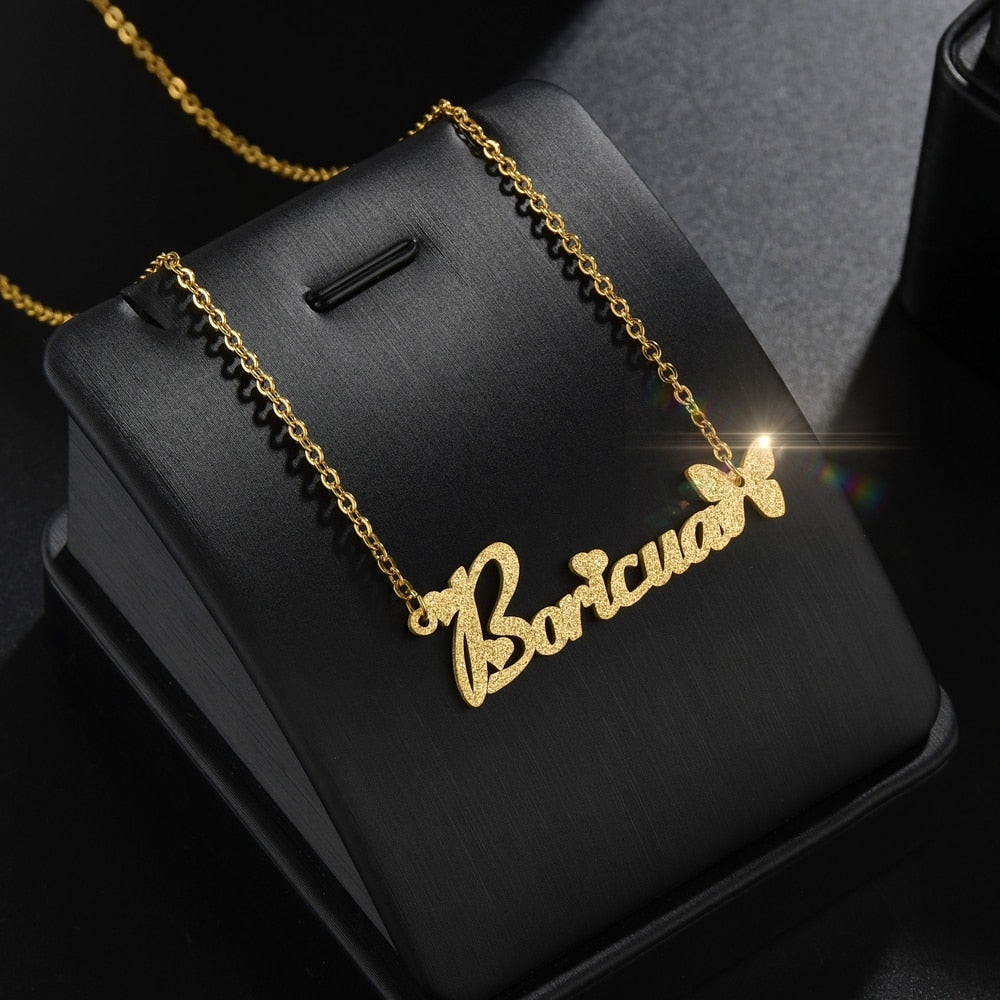 Collier avec nom givré papillon, lettre personnalisée, pendentif ras du cou, plaque signalétique, cadeau