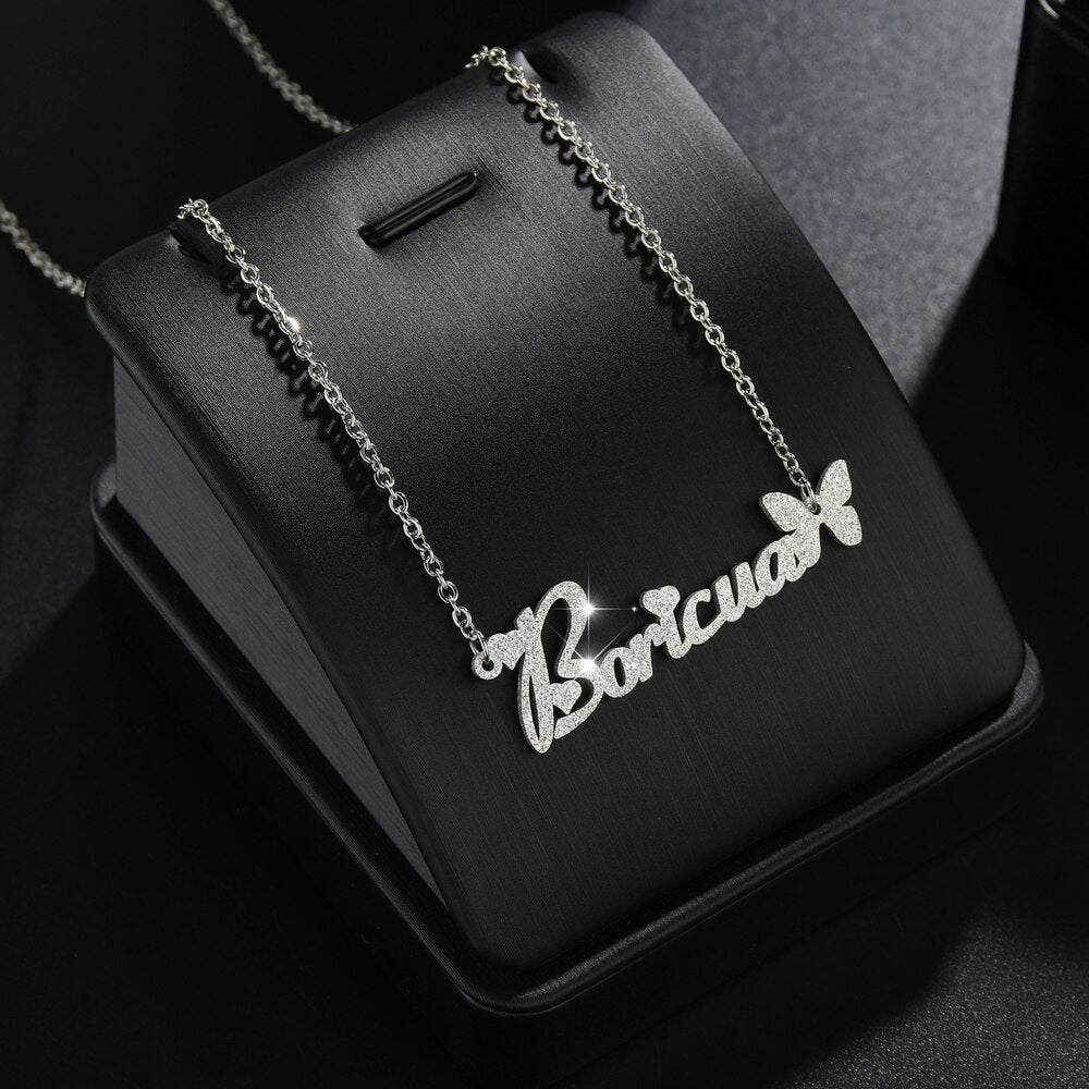 Collier avec nom givré papillon, lettre personnalisée, pendentif ras du cou, plaque signalétique, cadeau