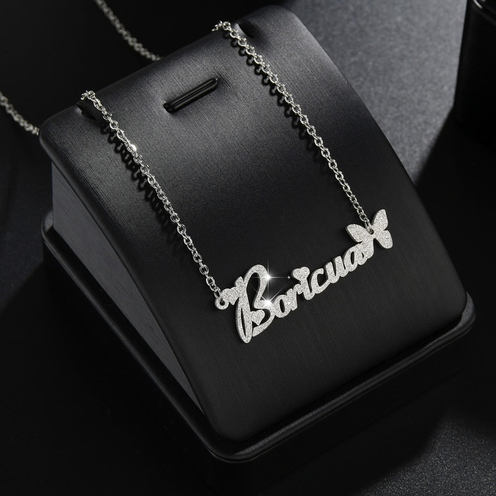 Collier avec nom givré papillon, lettre personnalisée, pendentif ras du cou, plaque signalétique, cadeau