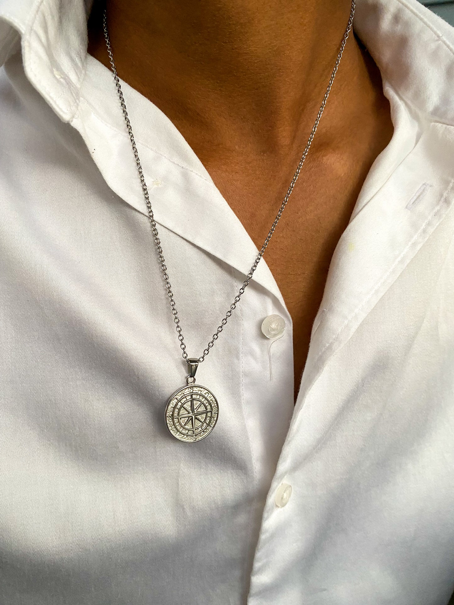 Pendentif boussole
