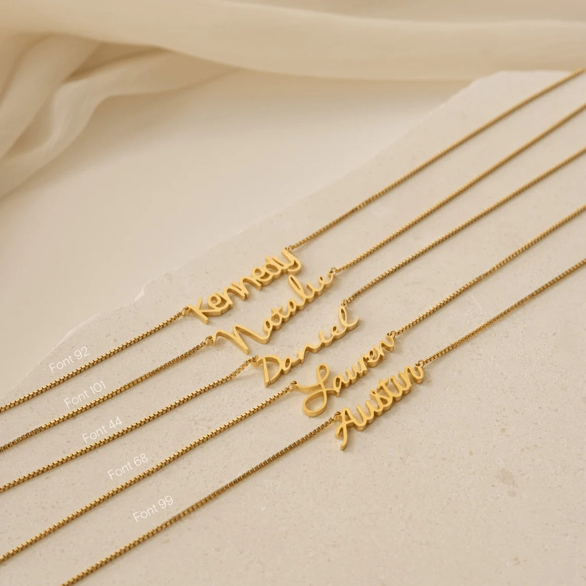 Collier avec nom personnalisé pour femmes, n'importe quelle police, avec boîte, chaîne, plaque signalétique en or, meilleur ami, cadeau d'anniversaire parfait, ras du cou